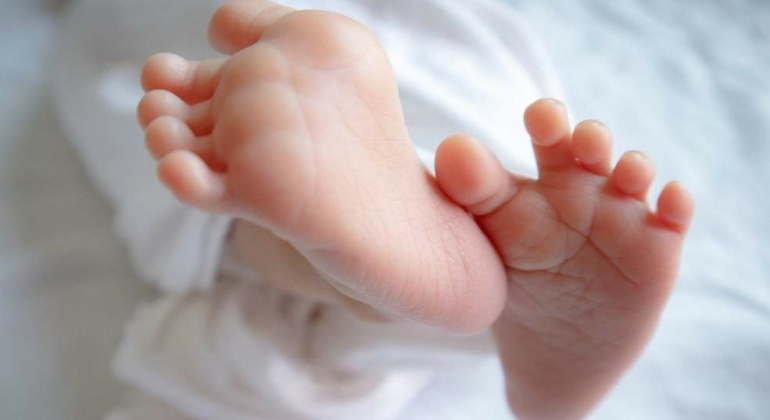 Photo de pieds d'enfants